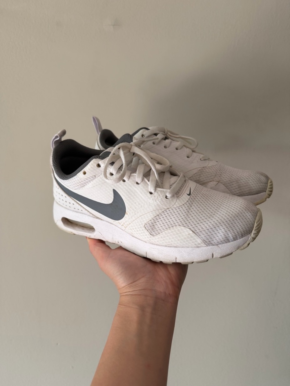 Nike women’s 6 Air Max Tavas running sneakers tennis Shoes white black gray